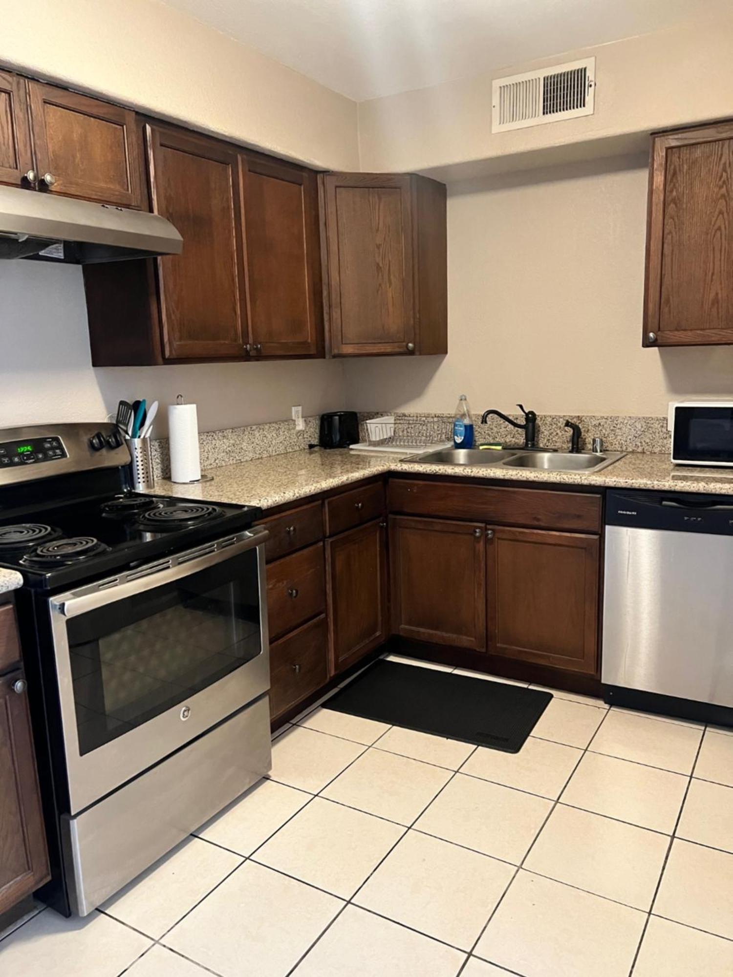Serene 2Bed 1Bath Condo With Parking Fresno Exterior foto